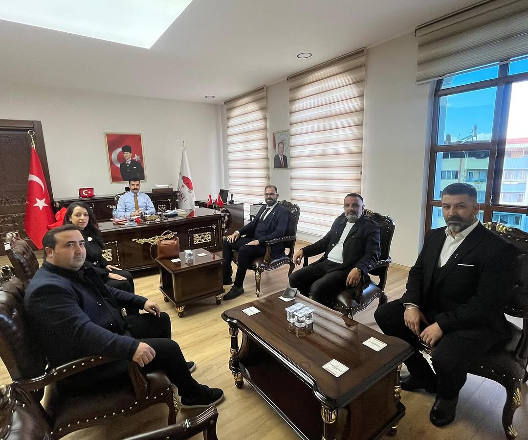 Sandıklı Anahtar Parti İlçe Başkanı Murat KOÇ ve Yönetim Kurulu Üyeleri Kaymakam Selçuk YOSUNKAYA'yı Ziyaret Etti