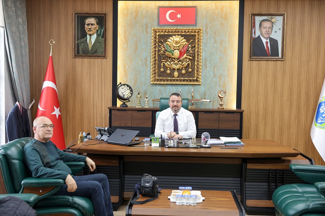 Sandıklı Belediye Başkanı Adnan Öztaş'ı Kızılören Lisesi Müdürü İsmail Kor Makamında Ziyaret Etti