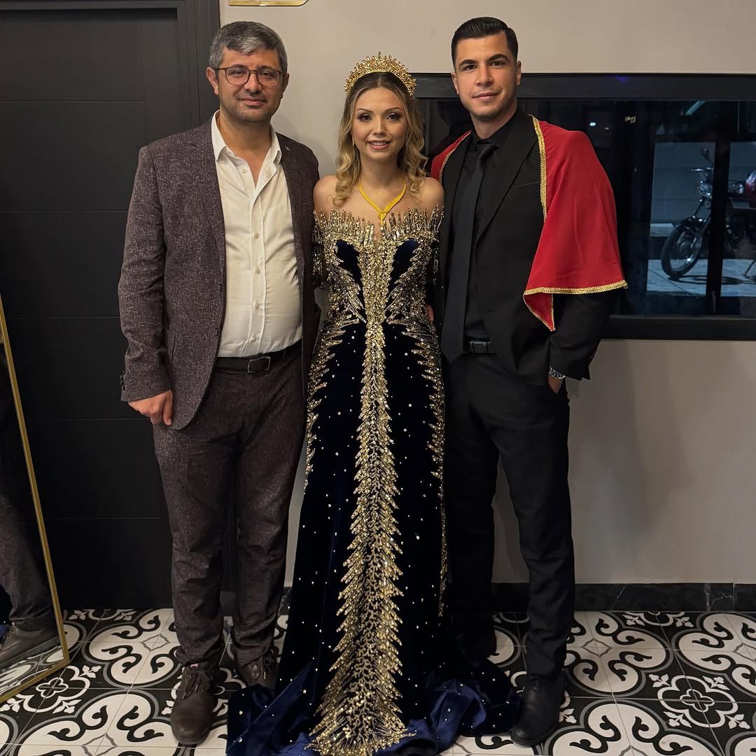 Sevgili Öğrencim Özden’imizi gelin ediyoruz Rabbim bir ömür boyu mutlu mesut eylesin inşallah.