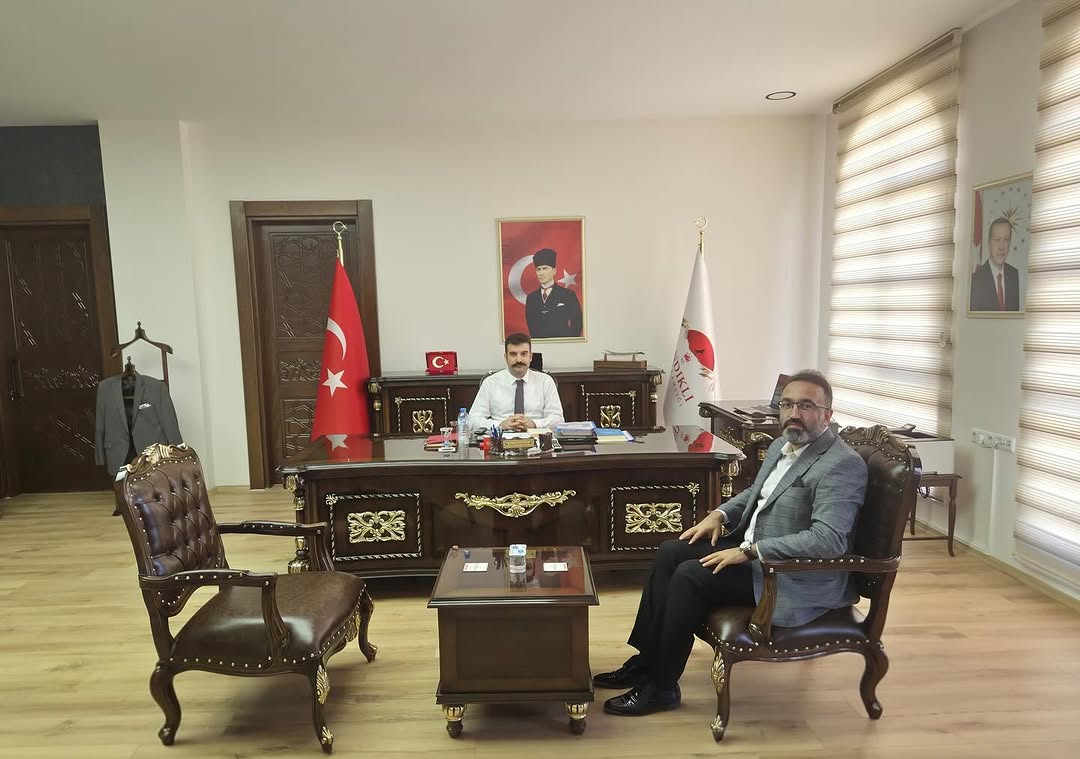 Sandıklı Belediyesi Önceki Dönem Başkanı Mustafa Çöl, Kaymakam Yosunkaya'ya Hayırlı Olsun Ziyaretinde Bulundu