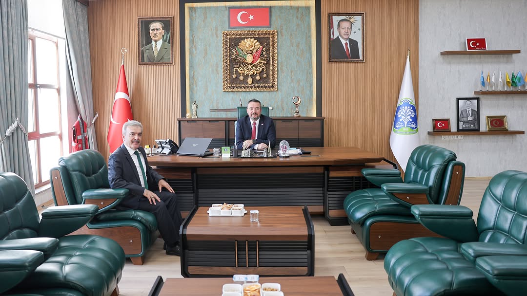 Sandıklı Tapu Müdürü Mehmet Yağcı, Belediye Başkanı Adnan Öztaş'ı Ziyaret Etti