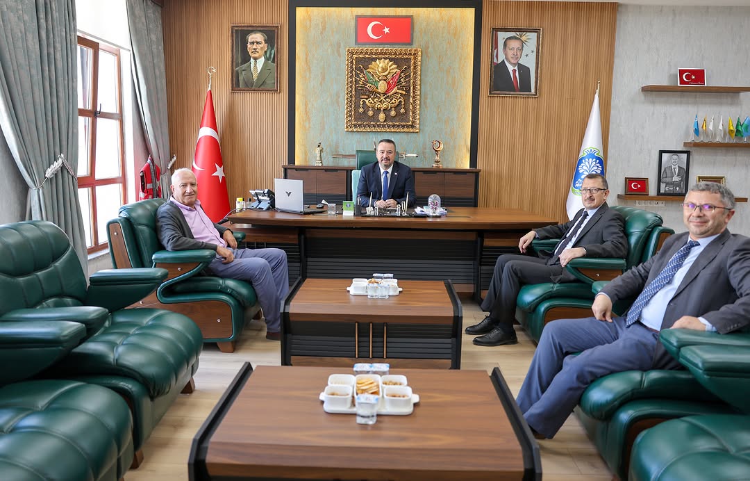 Sandıklı PTT Şube Müdürü Cemal Gayret ve Heyeti, Belediye Başkanımız Adnan Öztaş’ı Ziyaret Etti