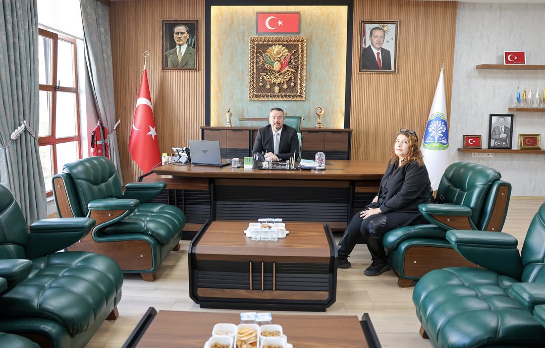 Huzurevi Müdürü Jale Gözübenli Belediye Başkanımız Adnan Öztaş’ı Ziyaret Etti