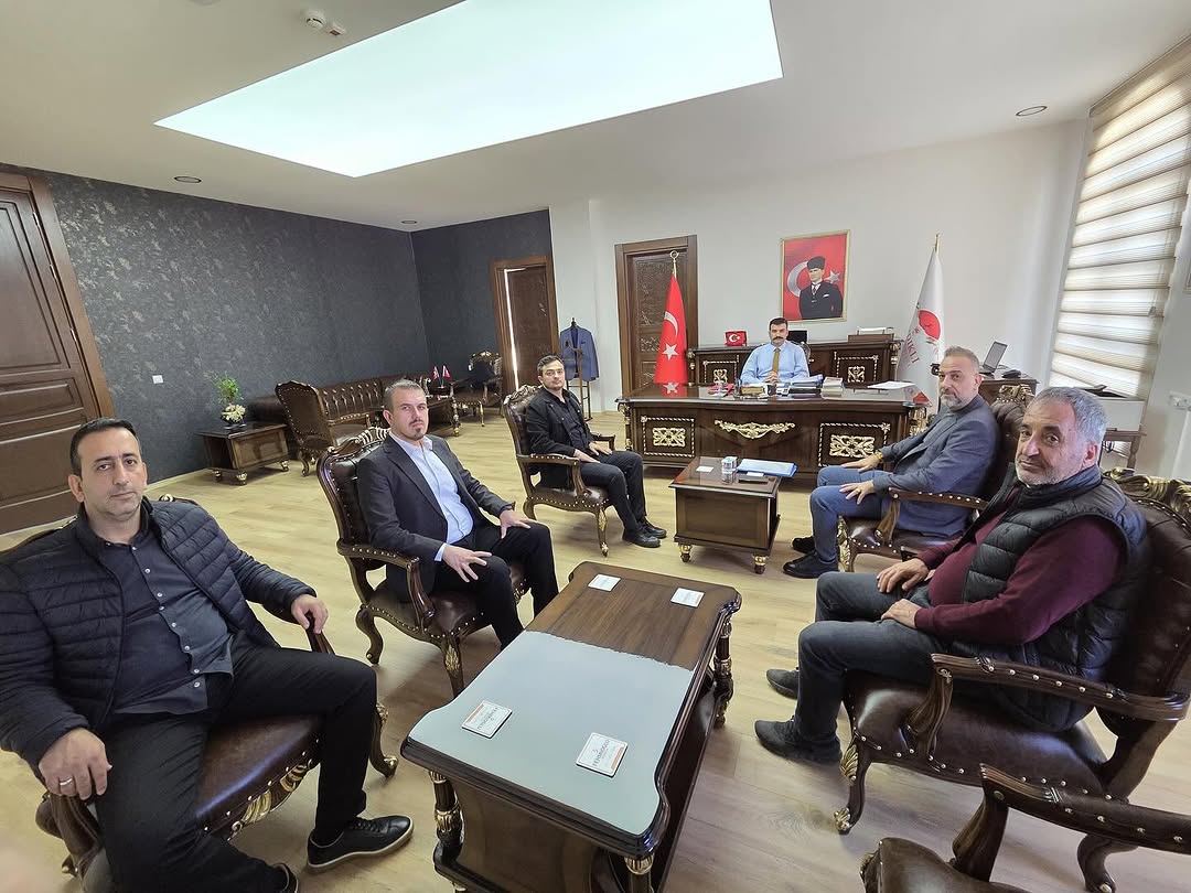 Sandıklı İhracatçı Seracılar İşbirliği Derneği Başkanı Oğuzhan AYDIN, Dernek Üyeleri Kaymakamı Ziyaret Etti