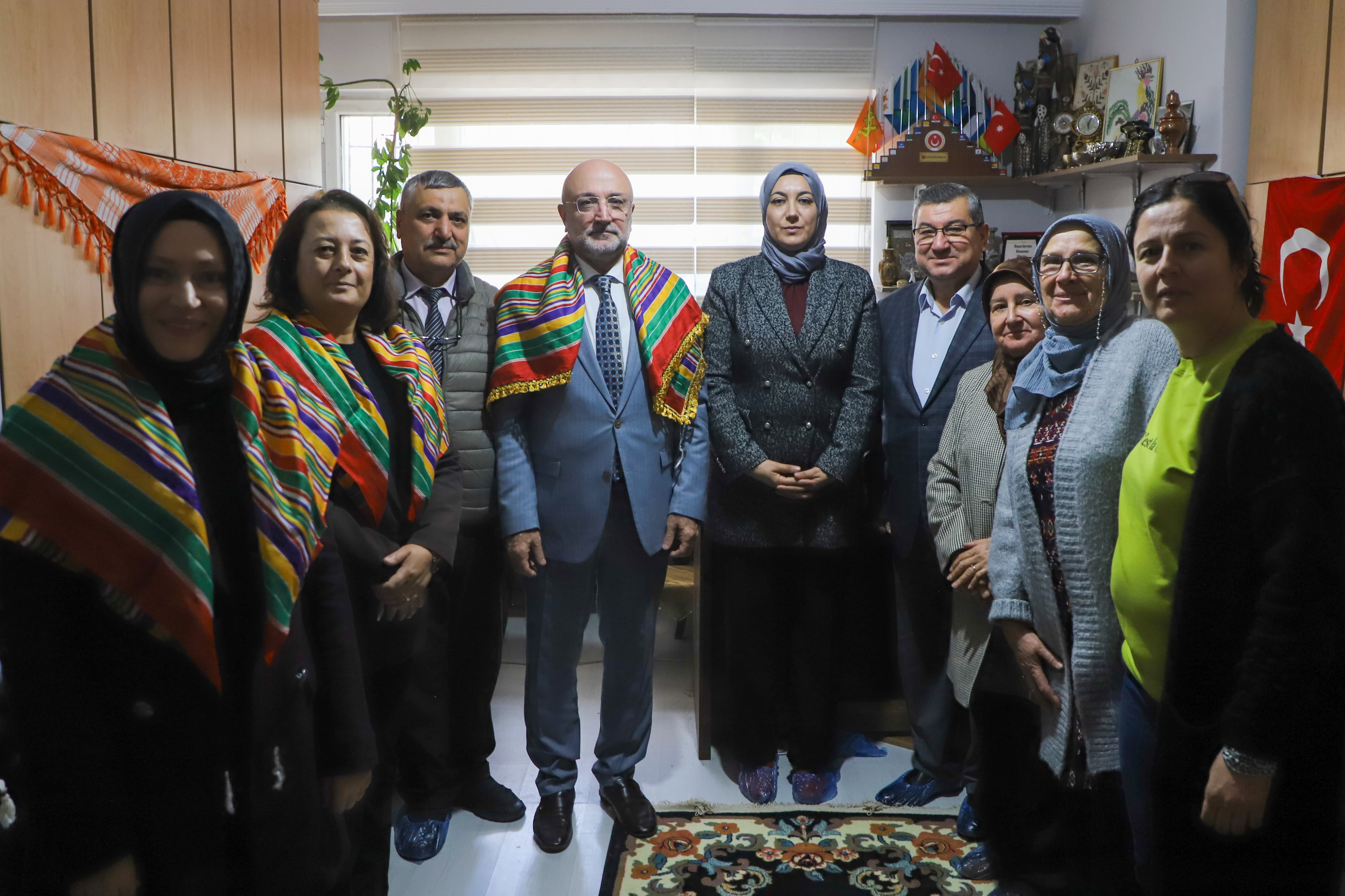 AK PARTİLİ ŞAHİN GÖNÜL KÖPRÜSÜ DERNEĞİ’Nİ ZİYARET ETTİ