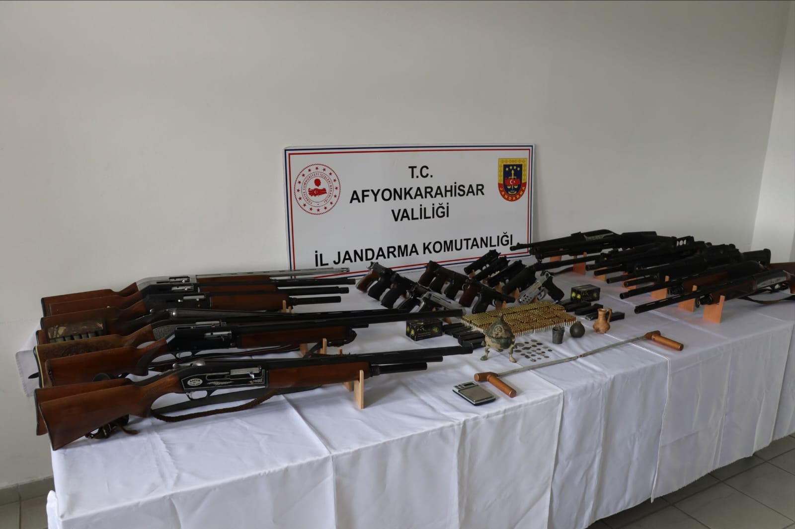 Düğünlerde Silah Atılmasına Yönelik Operasyon: Çok Sayıda Silah ve Tarihi Eser Ele Geçirildi