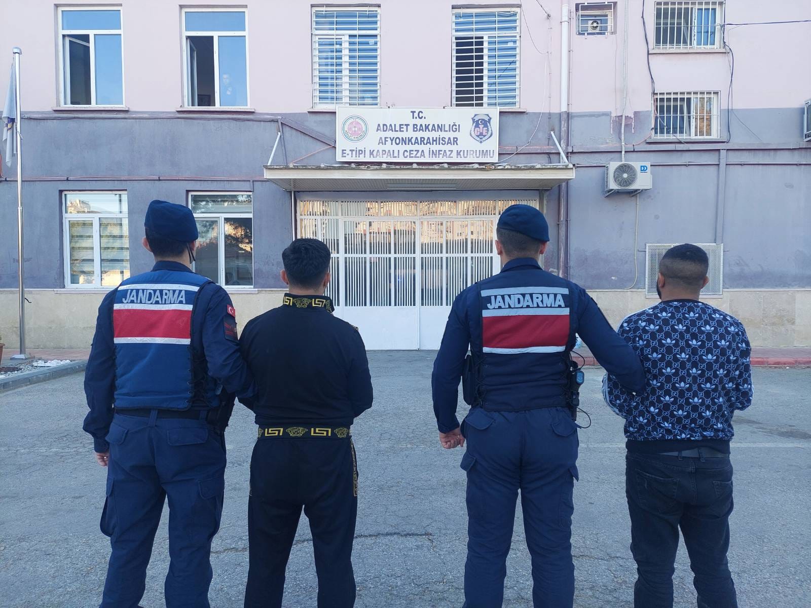 Sinanpaşa da Uyuşturucu Operasyonu 2 Şüpheli Tutuklandı