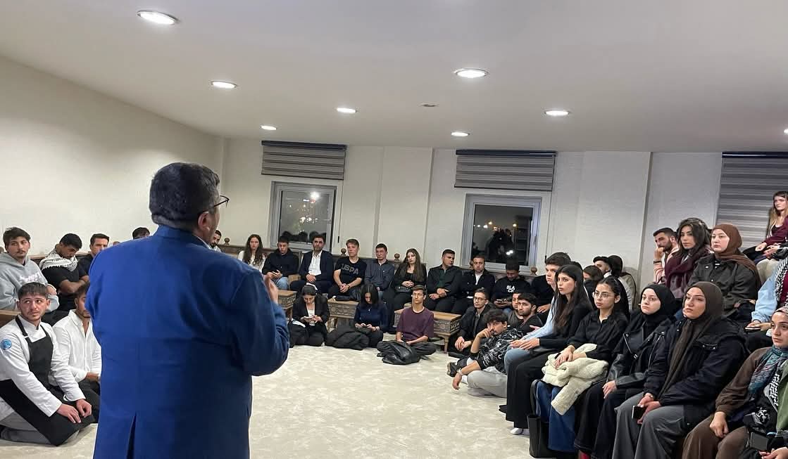 Gençlik ve Spor Bakanlığının Üniversite Destek Programı Genç Ofislerde Tanıtıldı