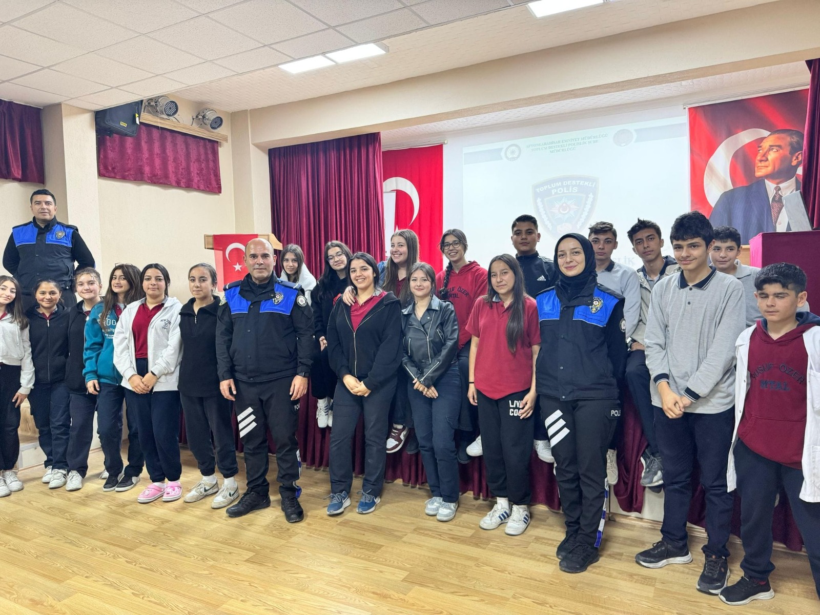 Afyonkarahisar Emniyetinden Öğrencilere Bilgilendirme Eğitimi