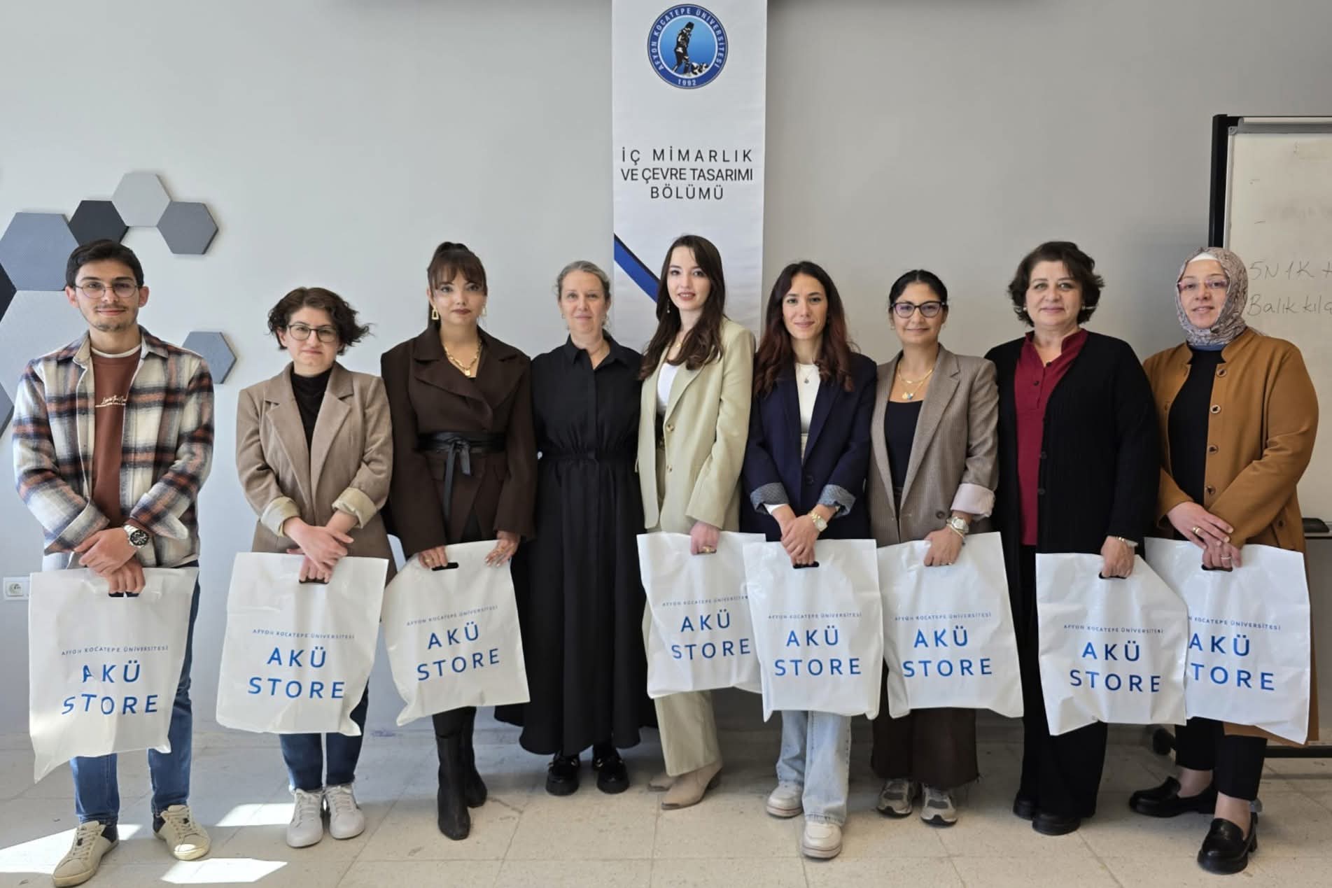 Afyon Kocatepe Üniversitesinde Mezunlar Yıllar Sonra Yeniden Bir Araya Geldi